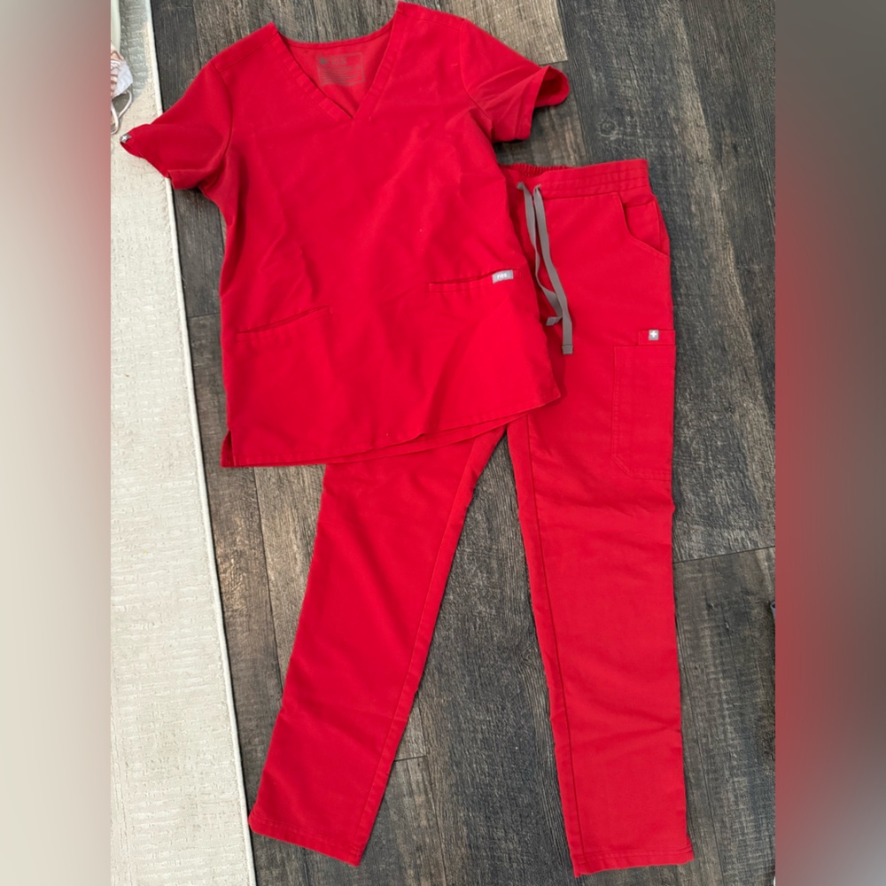 Figs Vivid Red Scrub Set